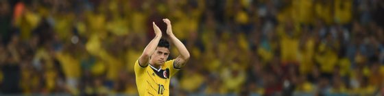 Colombia's midfielder James Rodriguez applauds as he goes off during the Round of 16 football match between Colombia and Uruguay at the Maracana Stadium in Rio de Janeiro during the 2014 FIFA World Cup in Brazil on June 28, 2014.   AFP PHOTO / EITAN ABRAMOVICH