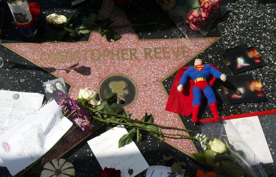 HOLLYWOOD, CA - OCTOBER 11:  Flowers and memorbilla are seen on Christopher Reeve's star at the Hollywood Walk of Fame on October 11, 2004 in Hollywood, California. Reeve died of heart failure on October 10.  (Photo by Frazer Harrison/Getty Images)