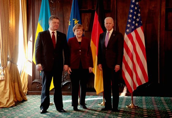 Poroshenko, Merkel e Joe Biden na conferÃªncia de seguranÃ§a, em Munique