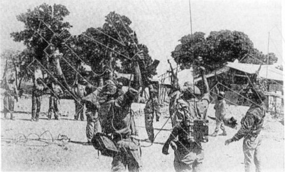 Militares da Frelimo comemoram a conquista da base Omar