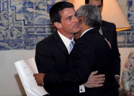 French Prime Minister Manuel Valls (L) and Secretary General of the Socialis Party Antonio Costa (R) meet at the French embassy in Lisbon on April 10, 2015. AFP PHOTO/ HENRIQUES DA CUNHA        (Photo credit should read HENRIQUES DA CUNHA/AFP/Getty Images)