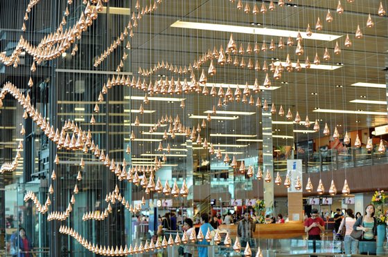 A general view shows Kinetic Rain, reportedly the world's largest kinetic art sculpture hanging in the departure check-in hall in Singapore's Changi Airport terminal one on July 6, 2012. The sculpture is installed as part of the terminal's upgrading project ?Tropical City? theme, in keeping with Singapore?s garden city status and where rain is very much a part of the tropical climate.  AFP PHOTO / ROSLAN RAHMAN        (Photo credit should read ROSLAN RAHMAN/AFP/GettyImages)