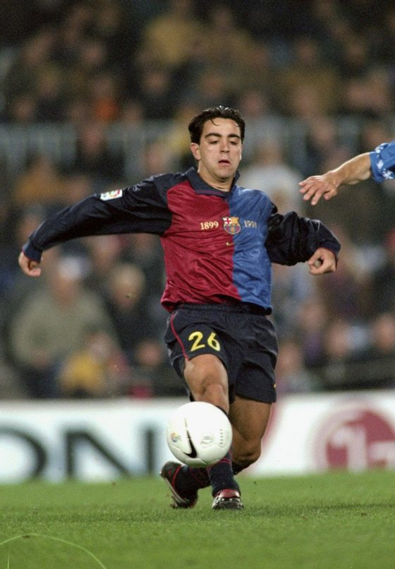 4 Dec 1999:  Xavi Hernandez of Barcelona in action during the Spanish Primera Liga match against Oviedo played at the Nou Camp in Barcelona, Spain. The game finished in a 3-2 win for Barca.  Picture by Nuno Correia.  Mandatory Credit: AllsportUK  /Allsport