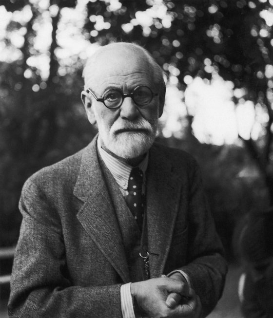 circa 1935:  Sigmund Freud (1856 - 1939) the neurologist and founder of psychoanalysis.  (Photo by Hans Casparius/Hulton Archive/Getty Images)