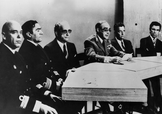 30th April 1974: General Antonio Spinola, centre, chairs a press conference at Lisbon with officers of the junta, after overthrowing the Caetano government. At the table are, from left to right, Captain Antonio Rosa Coutinho, Captain Jose Baptista Puheiro de Azevedo, General Costa Gomes, General Spinola, Brigadier Jaime Silverio Marques and Colonel Carlos Galvao de Melo. (Photo by Keystone/Getty Images)