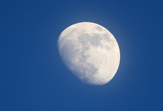 MADRID, SPAIN - MAY 10:  The moon is seen during day eight of the Mutua Madrid Open tennis tournament at the Caja Magica on May 10, 2014 in Madrid, Spain.  (Photo by Julian Finney/Getty Images)