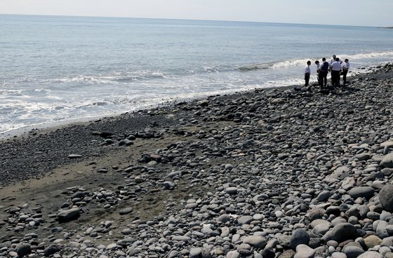 Police officers inspect metallic debris found on a beach in Saint-Denis on the French Reunion Island in the Indian Ocean on August 2, 2015, close to where a Boeing 777 wing part believed to belong to missing flight MH370 washed up last week. A piece of metal was found on La Reunion island, where a Boeing 777 wing part believed to belong to missing flight MH370 washed up last week, said a source close to the investigation. Investigators on the Indian Ocean island took the debris into evidence as part of their probe into the fate of Malaysia Airlines flight MH370, however nothing indicated the piece of metal came from an airplane, the source said. AFP PHOTO / RICHARD BOUHET (Photo credit should read RICHARD BOUHET/AFP/Getty Images)