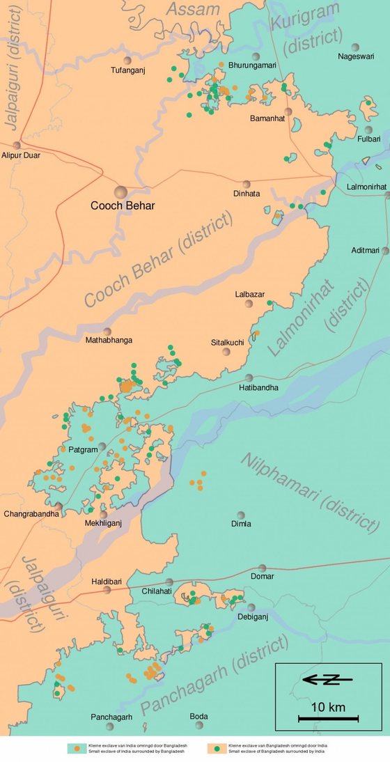 Mapa esquemÃ¡tico do enclave Cooch Behar, na fronteira da Ãndia com o Bangladesh (Nota: Norte estÃ¡ Ã  esquerda e este no topo da imagem) - Jeroen/Wikimedia Commons
