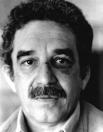 Gabriel Garcia Marquez (1927-2014), aqui ainda com as marcas do murro de Vargas Lhosa
