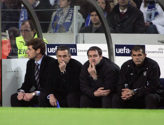 PORTO, PORTUGAL - DECEMBER 7: Jose Mourinho Manager of Chelsea during the Champions League Group H match between FC Porto and Chelsea at the Estadio Do Dragao on December 7, 2004 in Porto, Portugal. (Photo by Phil Cole/Getty Images)