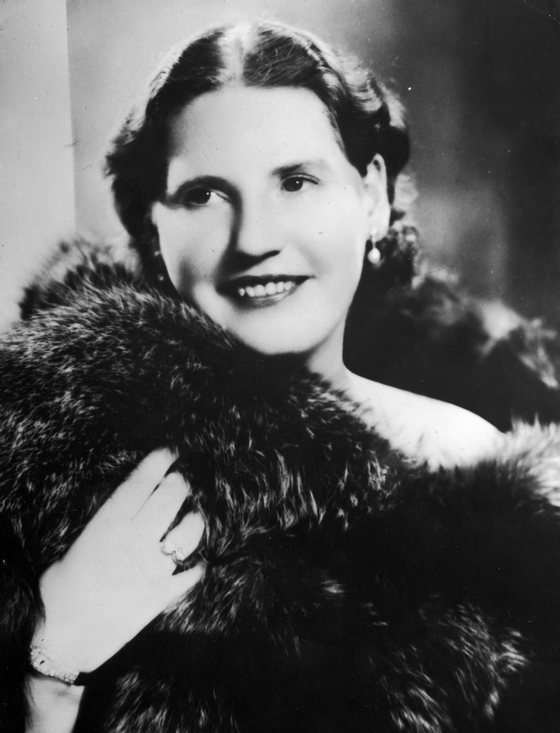 circa 1935: Norwegian soprano Kirsten Flagstad (1895 - 1962), famous for her Wagnerian roles and interpretation of the songs of Grieg. (Photo by General Photographic Agency/Getty Images)