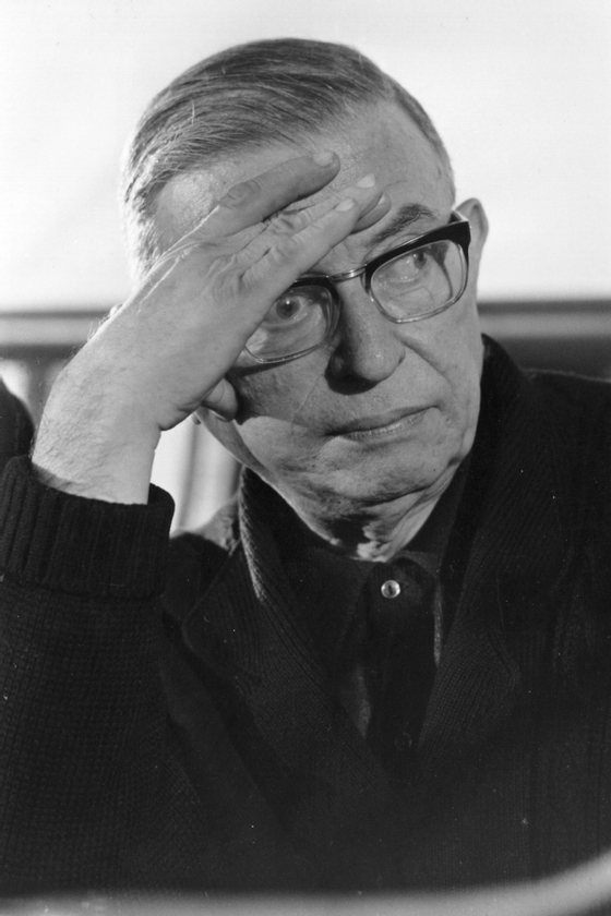 1st December 1969: French writer and existentialist philosopher Jean-Paul Sartre pauses for thought during a speech in Paris on Vietnam War crimes. (Photo by Reg Lancaster/Express/Getty Images)