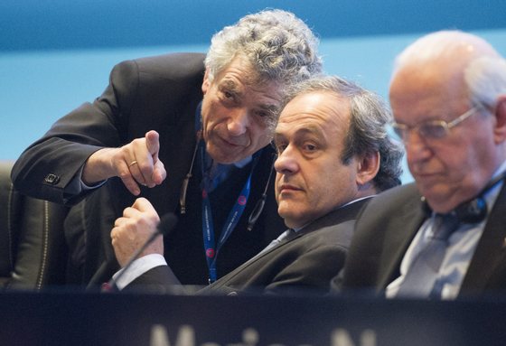 Newly re-elected UEFA president Michel Platini (C) speaks to Angel Maria Villar Llona (L) at the Ordinary UEFA Congress in Vienna, Austria on March 24, 2015. The annual congress of European football's governing body is expected to focus on elections for UEFA Presidency, UEFA Executive Committee and FIFA Executive Committee. AFP PHOTO / JOE KLAMAR (Photo credit should read JOE KLAMAR/AFP/Getty Images)