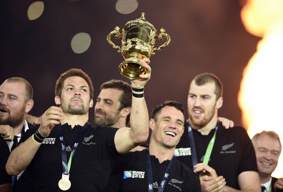 New Zealand's flanker and captain Richie McCaw (front L) raises the Web Ellis Cup next to New Zealand's fly half Dan Carter (3R) and other team-mates during the presentation after New Zealand won the final of the 2015 Rugby World Cup between New Zealand and Australia at Twickenham stadium, south west London, on October 31, 2015.  AFP PHOTO / MARTIN BUREAU RESTRICTED TO EDITORIAL USE, NO USE IN LIVE MATCH TRACKING SERVICES, TO BE USED AS NON-SEQUENTIAL STILLS        (Photo credit should read MARTIN BUREAU/AFP/Getty Images)