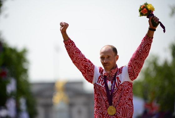 Russia's Sergey Kirdyapkin celebrates on the podium with his gold medal after he won the the London 2012 Olympic Games Men's 50km race walk in central London on August 11, 2012. AFP PHOTO / FRANCK FIFE (Photo credit should read FRANCK FIFE/AFP/GettyImages)