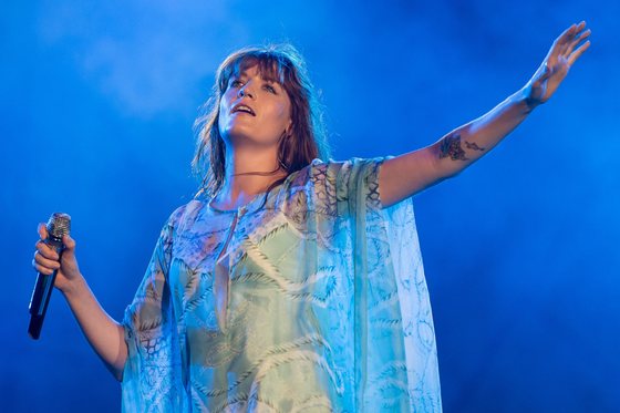 RIO DE JANEIRO, BRAZIL - SEPTEMBER 14: Florence Welch of Florence and the Machine performs on stage during a concert in the Rock in Rio Festival on September 14, 2013 in Rio de Janeiro, Brazil. (Photo by Buda Mendes/Getty Images)