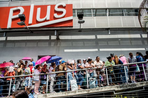 People queue up outside a supermarket in Caracas on January 20, 2015. Venezuela suffers from shortages of nearly a third of all basic goods, inflation that ballooned to 64 percent in 2014 and a recession triggered in part by a scarcity of hard currency that limits imports of essential goods. AFP PHOTO/FEDERICO PARRA (Photo credit should read FEDERICO PARRA/AFP/Getty Images)