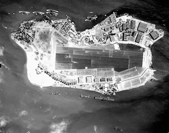 Ford_Island_aerial_Pearl_Harbor_Nov_1941