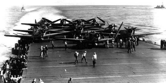 us-carrier-flight-deck-battle-of-midway