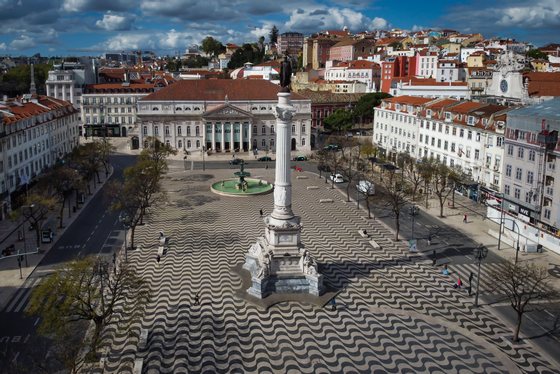 epa08319946 Aerial view of the Rossio square in Lisbon, Portugal, 24 March 2020. To date in Portugal, the coronavirus COVID-19 is responsible for 33 deaths and 2,362 confirmed infections, according to the balance made by the Directorate General of Health. Portugal is in a state of emergency since midnight on 19 March and until 23:59 on 02 April. EPA/ANTONIO COTRIM