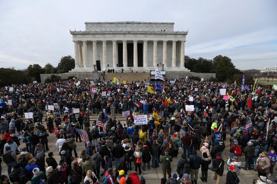 Washington: Thousands gather near Lincoln Memorial against vaccine mandate