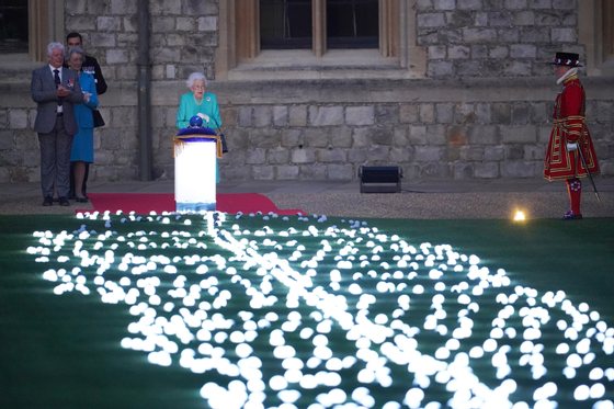 Queen Elizabeth II Platinum Jubilee 2022 - Queen Elizabeth II Lights The Windsor Castle Beacon
