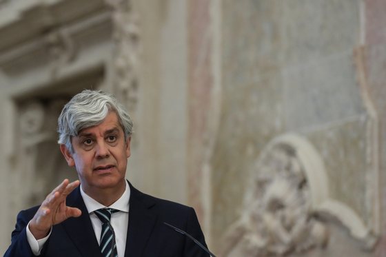 O governador do Banco de Portugal, MÃ¡rio Centeno, apresenta o Boletim EconÃ³mico de junho atualiza as projeÃ§Ãµes para economia portuguesa atÃ© 2024, em Lisboa, 15 de junho de 2022. TIAGO PETINGA/LUSA