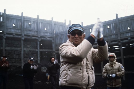 Akira Kurosawa lors d'un tournage
