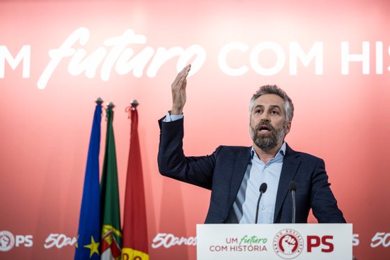 Eleições directas no PS: Pedro Nuno Santos em vantagem, Carneiro soma  apoios de peso, PS