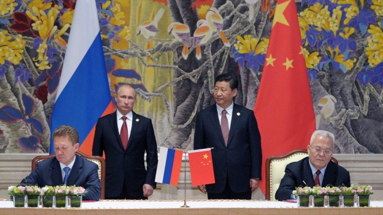 Vladimir Putin e Xi Jinping estão cada vez mais próximos