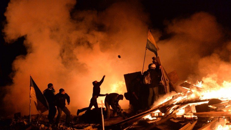 A teleconferência surge no momento em que Kiev prepara uma reforma constitucional