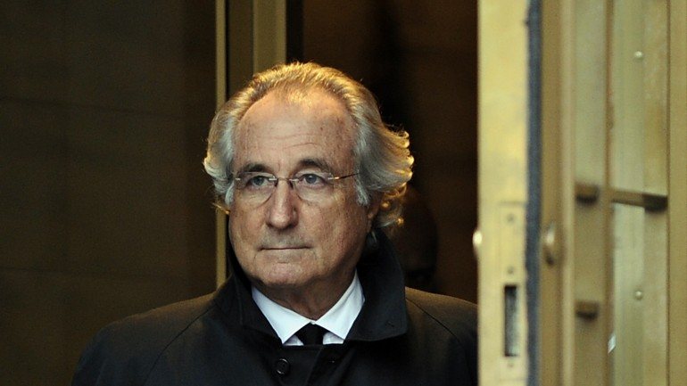 Bernard Madoff cumpre uma pena de 150 anos na prisão por fraude financeira.