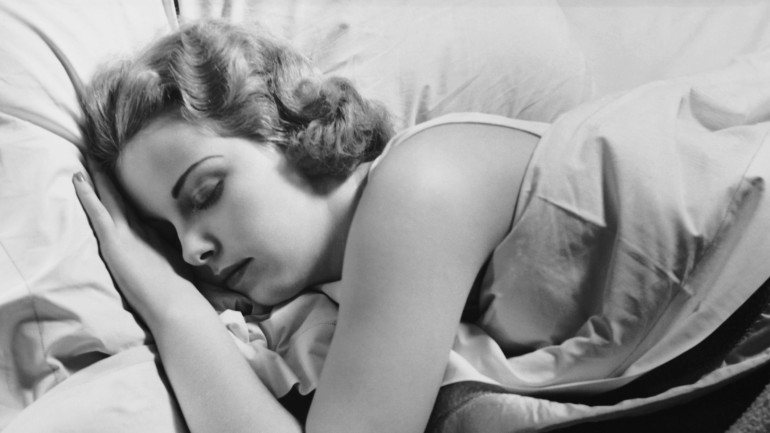 O sono obedece a vários estágios e o cérebro apresenta dinâmicas diferentes em cada um deles