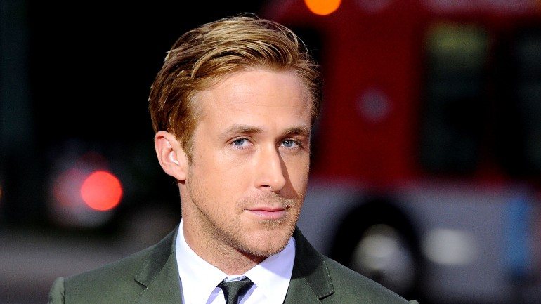 Ryan Gosling compareceu na 22ª edição dos Screen Actors Guild Awards e sentou-se mesmo atrás de Sophie Turner.