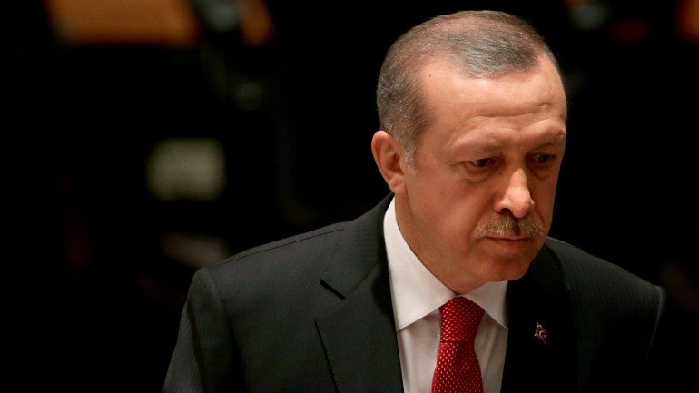 “Em 2015, 3.100 terroristas foram neutralizados em operações domésticas e no estrangeiro”, disse Erdogan