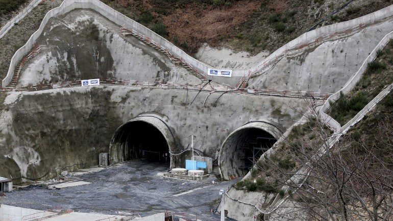 Obras no túnel do Marão dão emprego a 819 pessoas