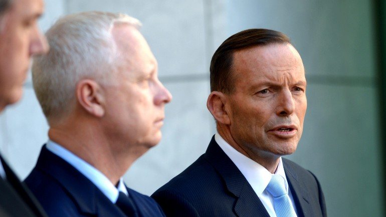 Tony Abbott junta-se à coligação internacional de ataque ao Estado Islâmico