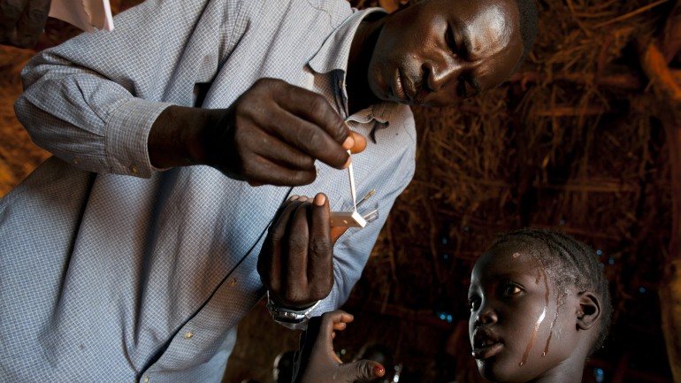 A malária é uma doenças tropicais para a qual se recomenda medicação