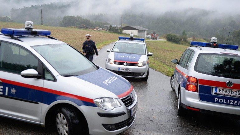Polícia austríaca gere operação gigante contra recrutadores jihadistas