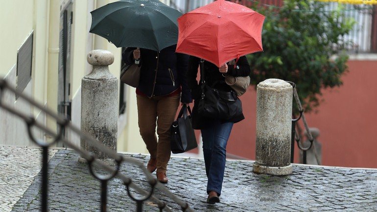 18 distritos de Portugal encontram-se sob aviso amarelo, devido à previsão de chuva persistente até à meia-noite de sexta-feira