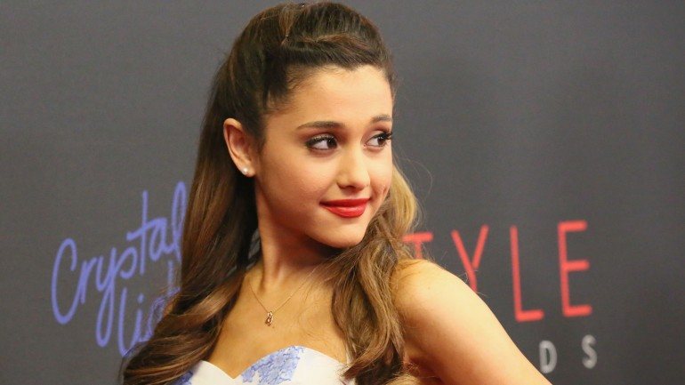 Ariana Grande pediu duplamente desculpa pelo sucedido