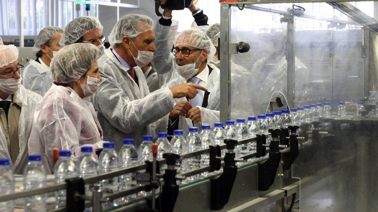Cavaco Silva visitou uma fábrica de captação e engarrafamento de água