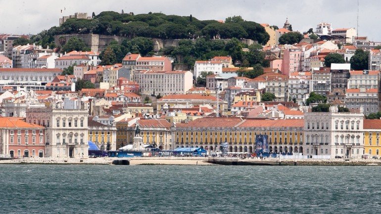 Presidentes das câmaras de Lisboa e Porto vão debater, no Mercado da Ribeira, o futuro das cidades