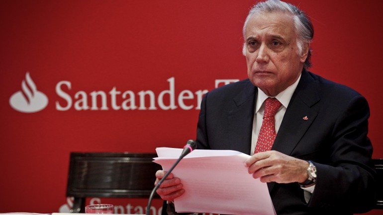 O presidente executivo do banco Santander Totta, António Vieira Monteiro, a apresentar os resultados do 3º trimestre de 2014