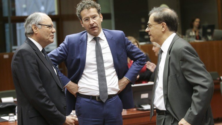 Gikas Hardouvelis, o ministro grego das finanças, à direita