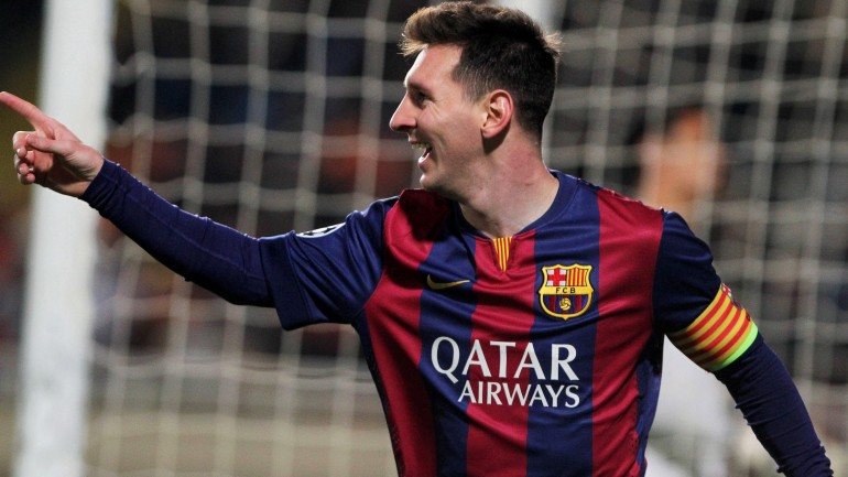 Lionel Messi terá sido atingido por uma garrafa atirada por um adepto do Valência