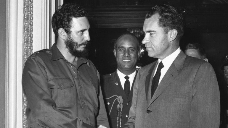 Fidel Castro encontra-se com o então vice-Presidente Nixon em 1959.