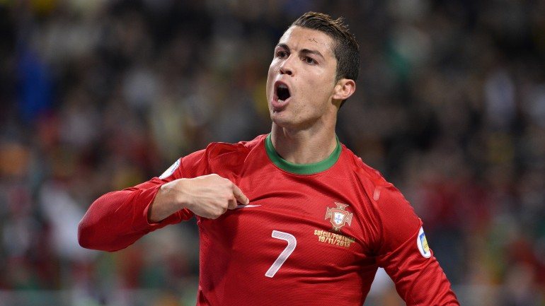 O software vai permitir que os treinadores analisem o desempenho de cada jogador. Na imagem, Cristiano Ronaldo celebra um golo de Portugal frente à Suécia