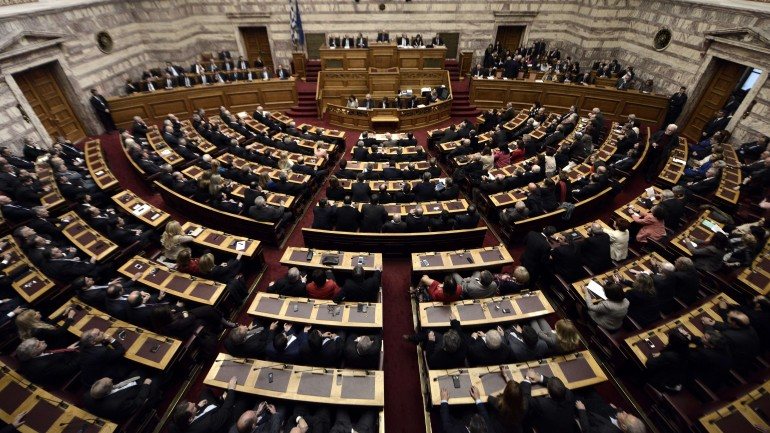 Três votações no Parlamento grego não chegaram para eleger um novo presidente da República