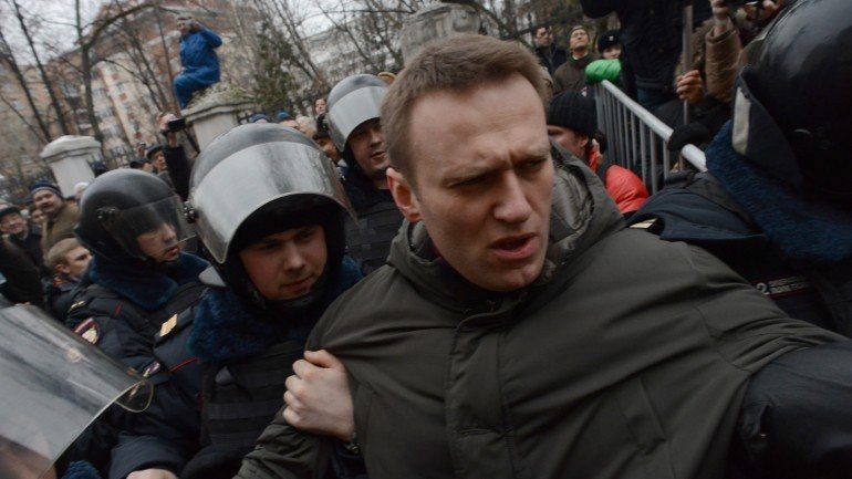 Navalny detido em fevereiro de 2014 durante um protesto em Moscovo